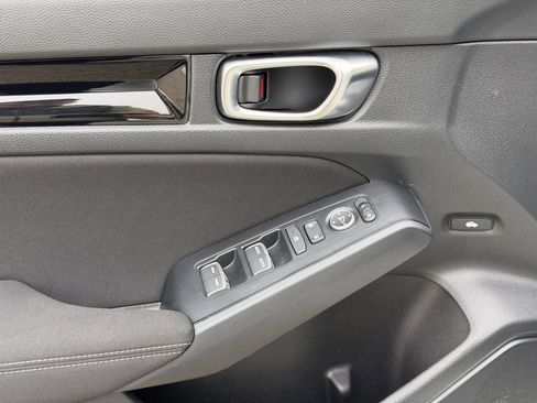 Used 2025 Honda Civic Sport image 11