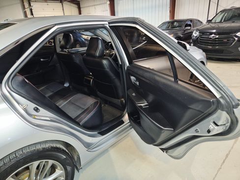 Used 2017 Toyota Camry SE w/ Moonroof Package FWD image 25
