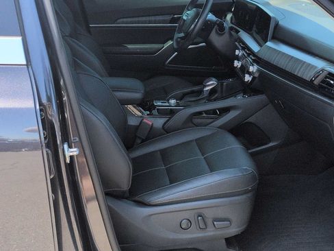 Used 2025 Kia Telluride EX w/ EX Captain's Chair Package AWD/4WD image 24