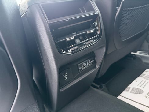 New 2025 Jeep Grand Cherokee Altitude image 14