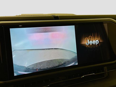 Used 2025 Jeep Wrangler Unlimited Rubicon image 22