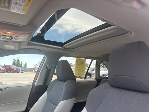 Used 2020 Toyota RAV4 XLE w/ Convenience Package AWD/4WD image 17