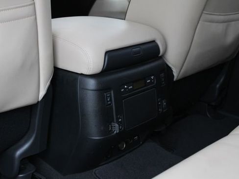 Used 2018 Nissan Armada Platinum w/ Interior Lighting Package image 24