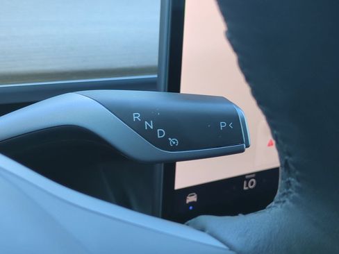 Used 2023 Tesla Model Y Performance AWD/4WD image 16
