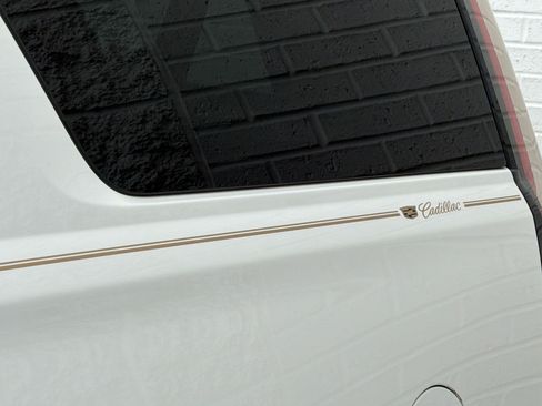 Used 2018 Cadillac Escalade Platinum AWD/4WD image 36
