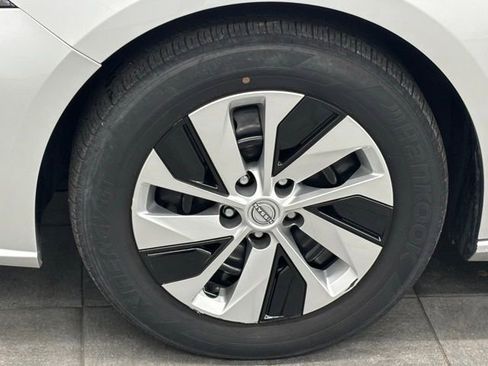 Used 2024 Nissan Altima 2.5 S image 6