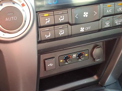 Used 2020 Toyota 4Runner Limited image 8