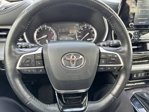 Used 2022 Toyota Highlander Limited FWD image 20