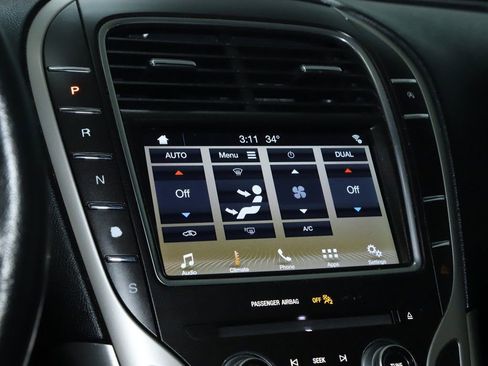 Used 2019 Lincoln Nautilus FWD image 23