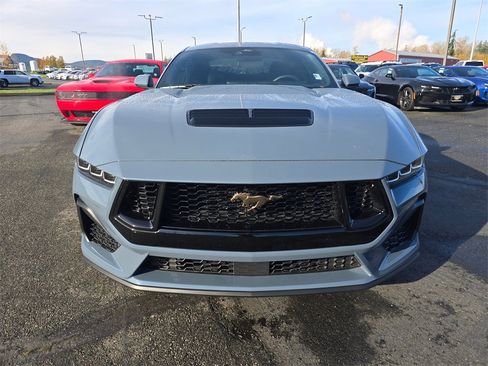 Used 2025 Ford Mustang GT Premium image 18