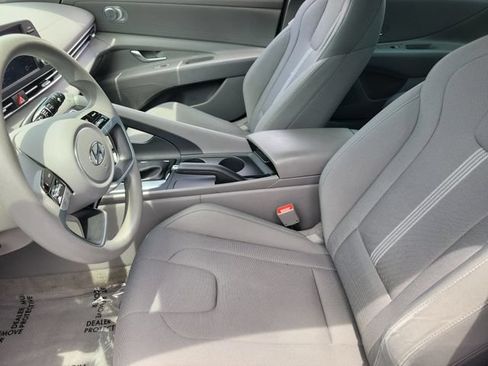 Certified 2023 Hyundai Elantra SE FWD image 19