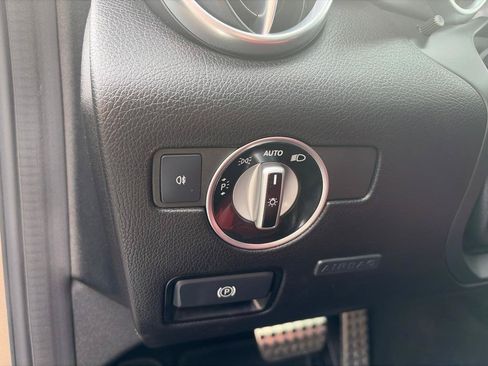 Used 2017 Mercedes-Benz SLC 300 image 11