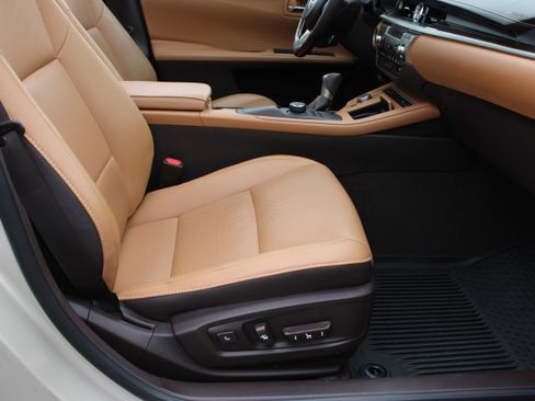 Used 2016 Lexus ES 350 w/ Premium Package w/Wood Trim image 17