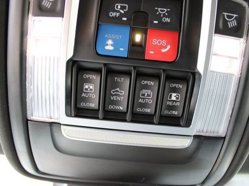 Used 2023 RAM 1500 Laramie AWD/4WD image 32