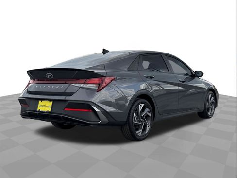 Used 2025 Hyundai Elantra Sport FWD image 5