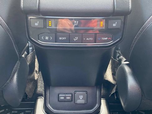 Used 2024 Toyota Highlander Platinum AWD/4WD image 20