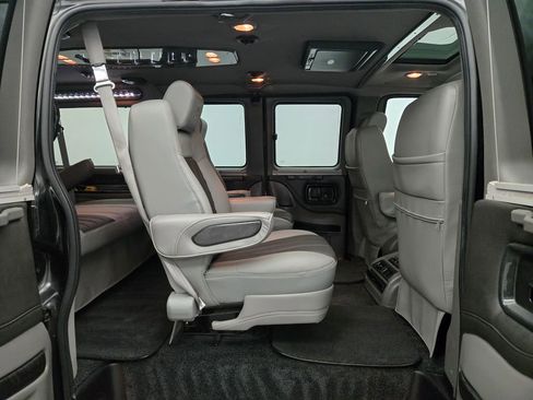 Used 2014 GMC Savana 1500 image 11