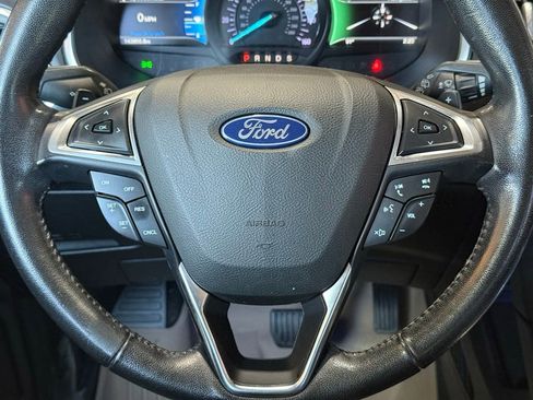 Used 2018 Ford Edge Titanium w/ Equipment Group 301A AWD/4WD image 17