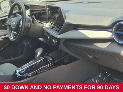 Used 2025 Chevrolet Trax LT w/ LT Convenience Package FWD image 29