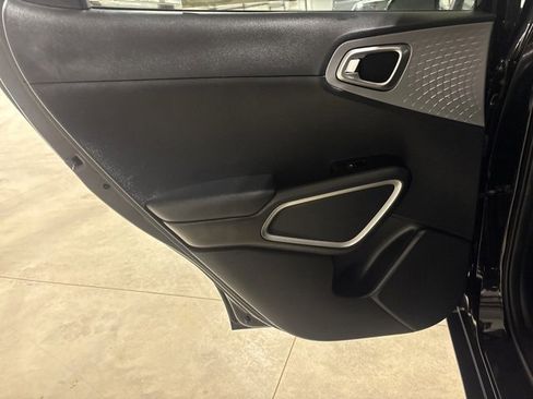 Used 2022 Kia Soul LX image 13