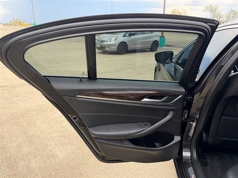 Used 2018 BMW 530i RWD image 28