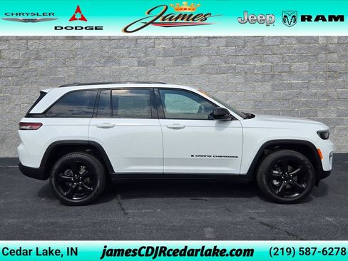 Used 2025 Jeep Grand Cherokee Limited w/ Black Appearance Package AWD/4WD image 6