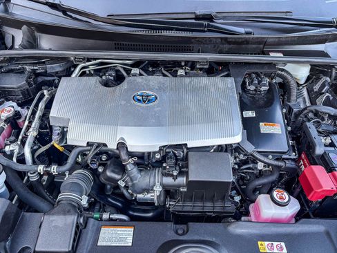 Certified 2022 Toyota Prius XLE w/ Advanced Technology Package FWD image 14