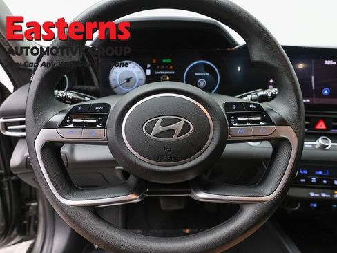 Used 2024 Hyundai Elantra SEL FWD image 10