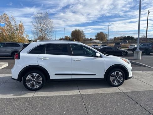 Used 2022 Kia Niro EX w/ Cold Weather Package image 4