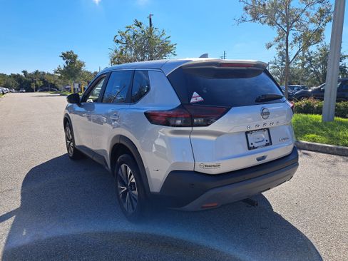 Certified 2023 Nissan Rogue SV image 7
