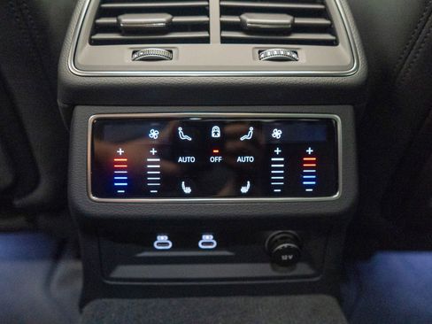 Used 2025 Audi S6 Premium Plus w/ Premium Plus Package image 35