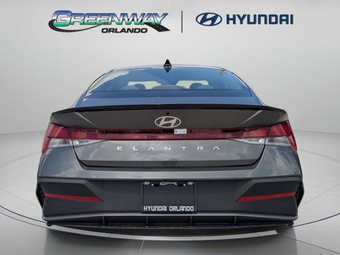 Used 2025 Hyundai Elantra Sport FWD image 7