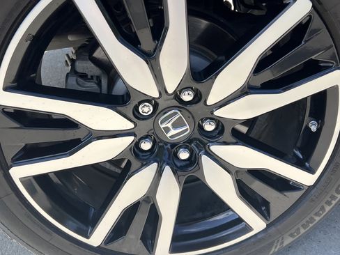 Used 2019 Honda Pilot Touring image 12