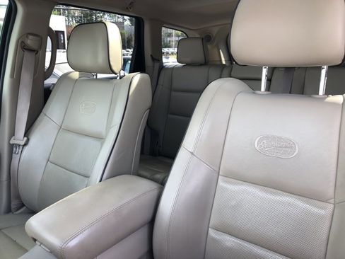 Used 2017 Jeep Grand Cherokee Overland image 9