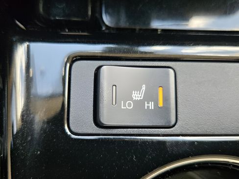 Used 2019 Toyota Prius XLE image 24