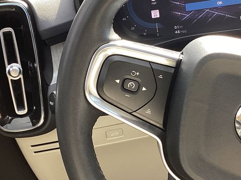 Certified 2023 Volvo XC40 B4 Plus w/ Protection Package Premier image 19