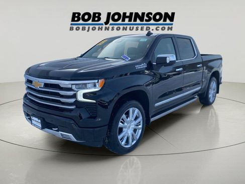 Used 2023 Chevrolet Silverado 1500 High Country w/ High Country Premium Package AWD/4WD image 3