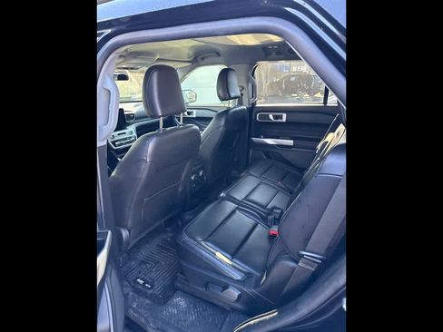 Used 2021 Ford Explorer XLT w/ Equipment Group 202A image 9