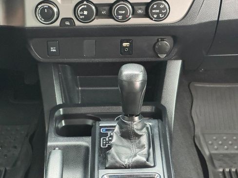 Used 2019 Toyota Tacoma SR image 14