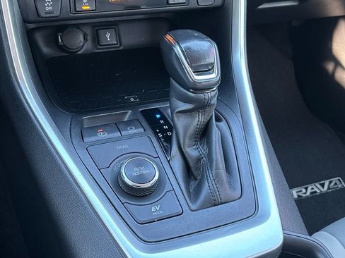 Used 2021 Toyota RAV4 XLE Premium image 24