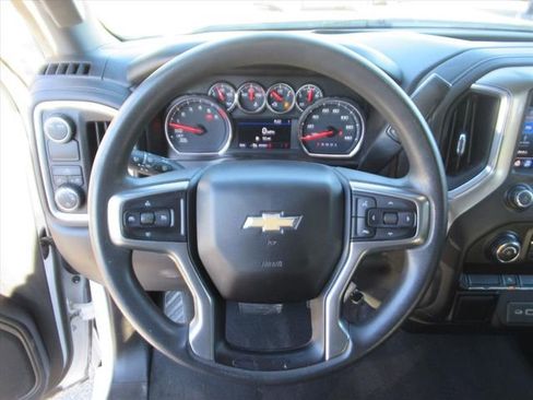 Used 2020 Chevrolet Silverado 1500 LT image 19