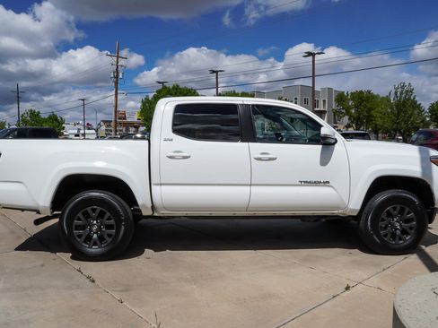 Used 2023 Toyota Tacoma SR5 w/ Technology Package AWD/4WD image 9