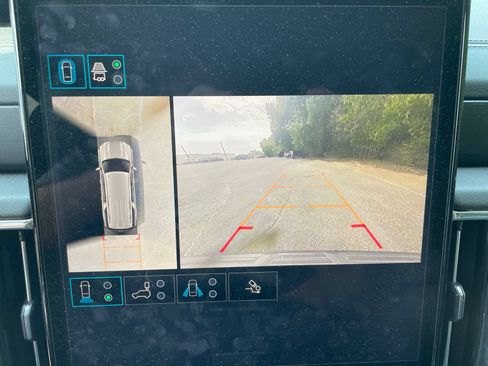 Used 2025 GMC Yukon XL Denali AWD/4WD image 27