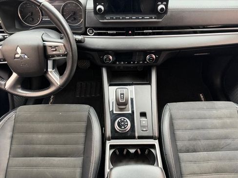 Used 2022 Mitsubishi Outlander SE image 16