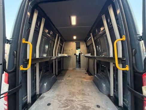 Used 2018 Mercedes-Benz Sprinter 2500 image 6