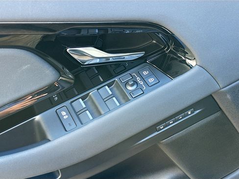 Used 2025 Land Rover Range Rover Evoque S image 15