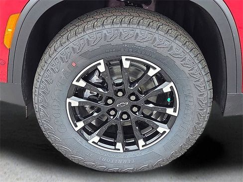 New 2026 Chevrolet Traverse Z71 w/ Enhanced Driving Package image 9