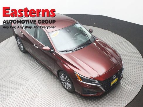 Used 2023 Nissan Altima 2.5 SV image 3