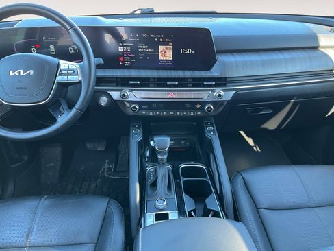 Used 2024 Kia Telluride EX w/ EX Captain's Chair Package image 13