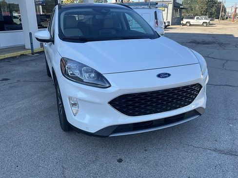 Used 2020 Ford Escape Titanium image 5